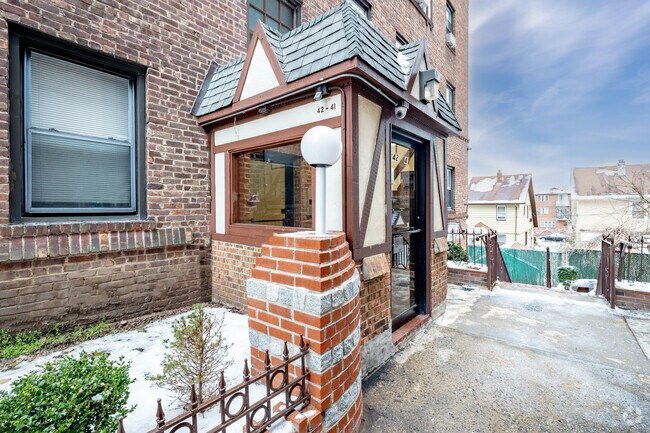 Entrada del edificio - 4241 155th St