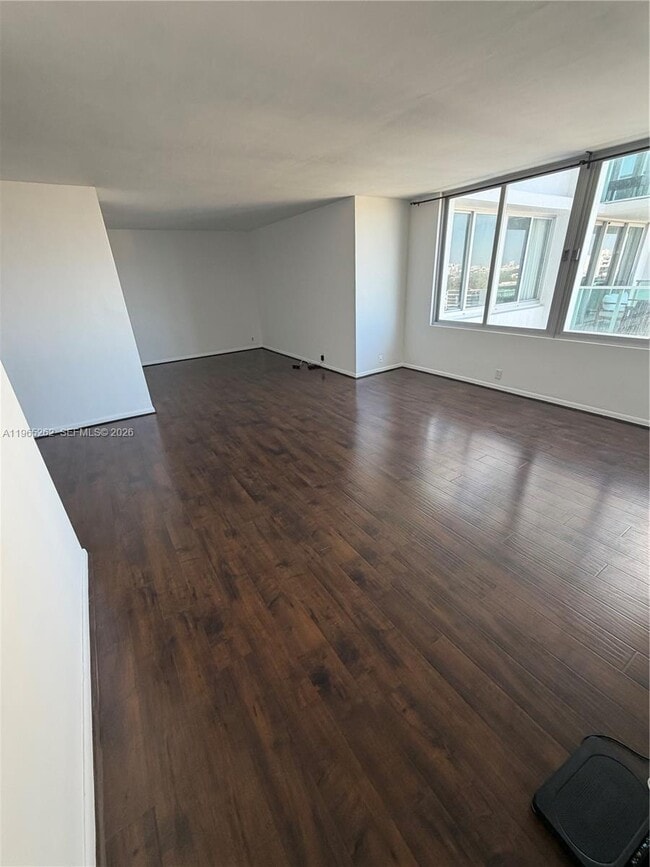 Building Photo - 1000 West Ave