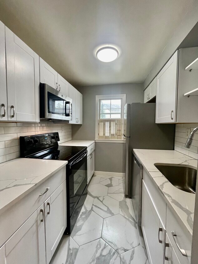 kitchen - 820 S Arlington Mill Dr