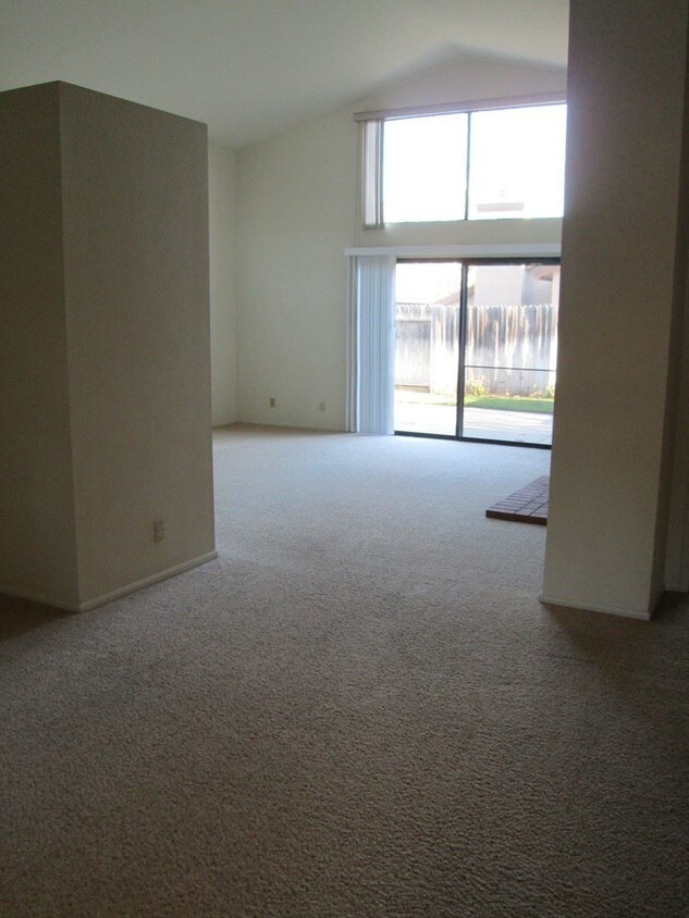 Building Photo - 3 br, 2 bath House - 721 Windsong Lane