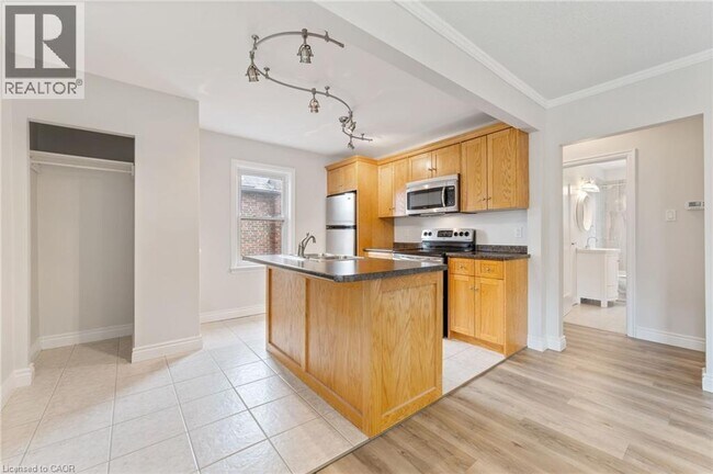 Photo du bâtiment - 65 E 11th St