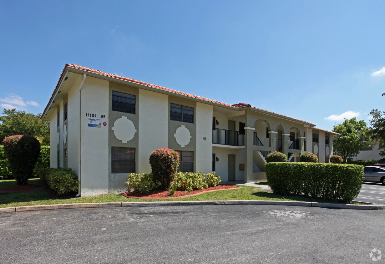 Primary Photo - 11181-11195 Royal Palm Blvd