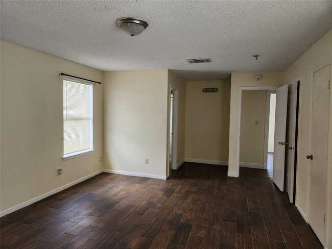 Building Photo - 2223 Sentinal Oaks St