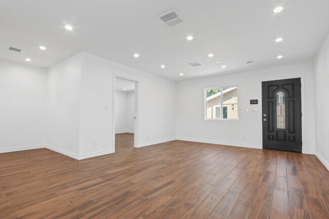 Building Photo - New Constuction Modern 2 Bed / 2 Bath ADU ...