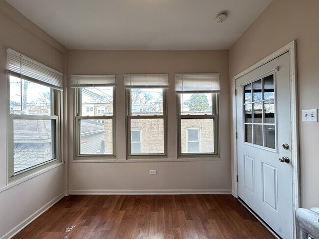Foto del edificio - 5023 N Ridgeway Ave