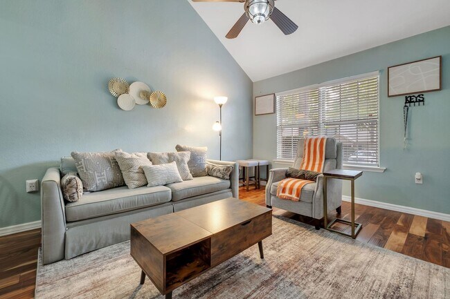 Foto del edificio - 2738 W Tharpe St