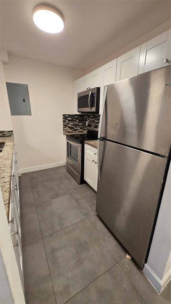 Building Photo - 13390 NE 7th Ave