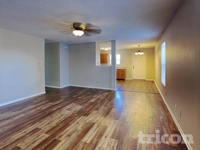 Building Photo - 10800 Wymm Ln