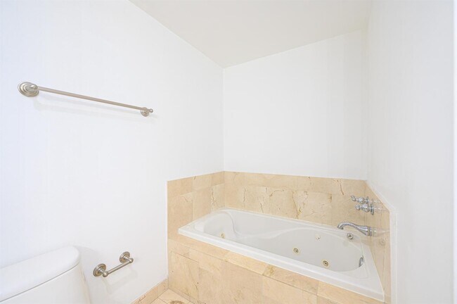 Foto del edificio - 2030 Douglas Rd