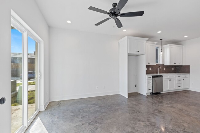 Building Photo - 104 Winged Elm Lane