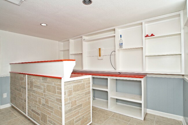 Foto del edificio - 1071 Cranbrook Dr