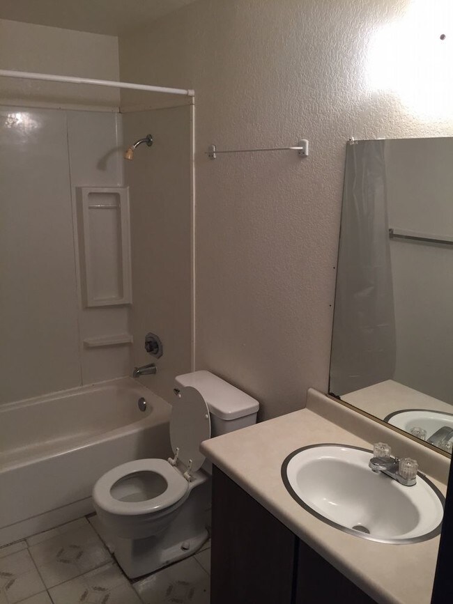 Building Photo - 3591 Quail Lakes Dr