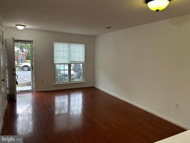 Building Photo - 42994 Beachall St