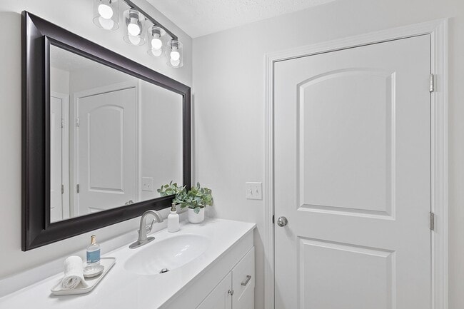 Building Photo - Bridgewater Crossing