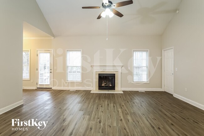 Foto del edificio - 2215 Charles Towne Ct