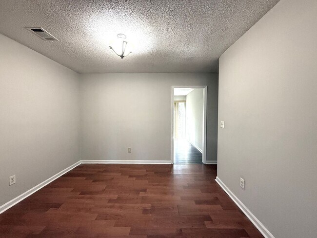 Foto del edificio - 4101 Hawthorne Cir