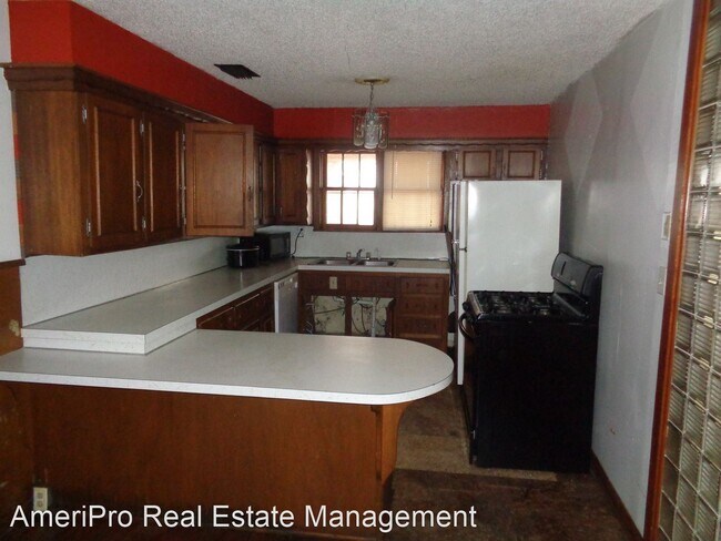 Building Photo - 3 br, 2 bath House - 1990 E Lowden St.