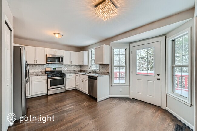 Building Photo - 5 Saddlestone Court