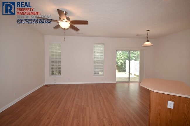 Building Photo - GREAT 3 bd townhome w/ attached garage, ju...