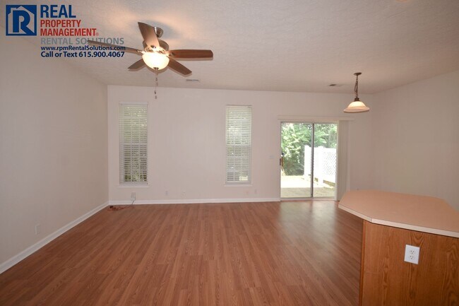 Foto del edificio - GREAT 3 bd townhome w/ attached garage, ju...