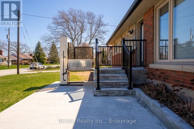 Building Photo - 28 Dale Ave