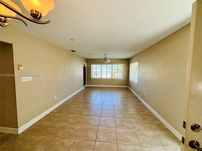Foto del edificio - 1323 Bayshore Dr