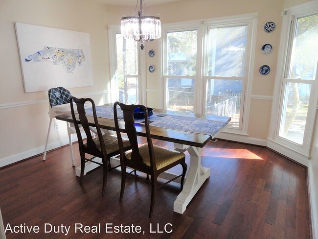 Building Photo - 128 Robinhood Dr