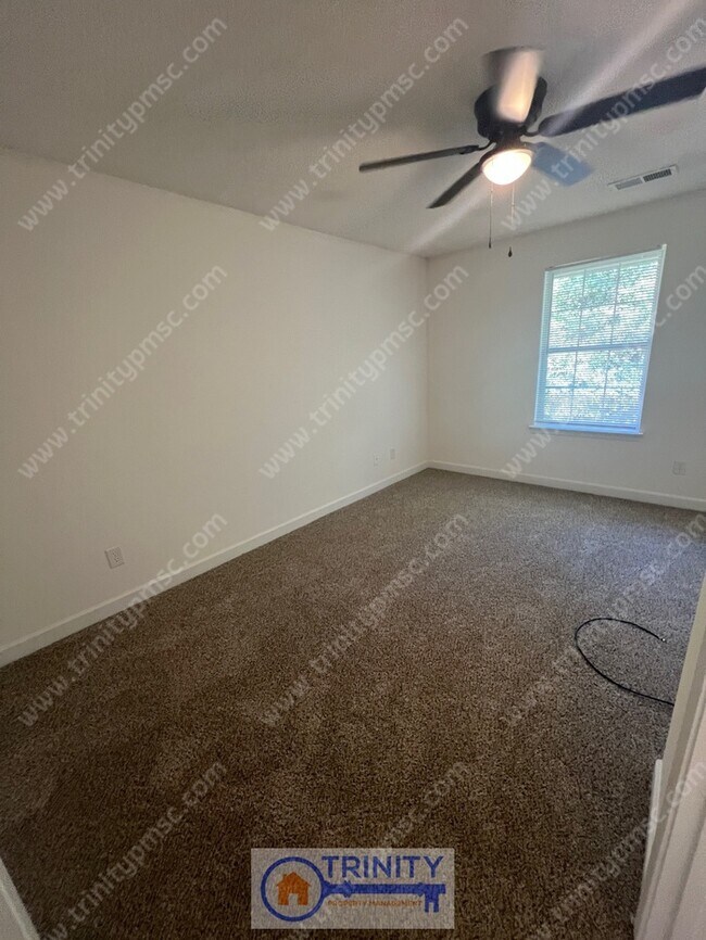 Foto del edificio - 3 Bedroom Duplex!