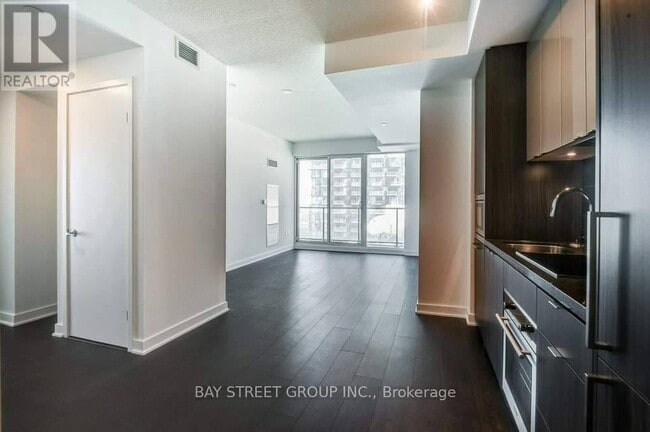 Building Photo - 125 Blue Jays Way