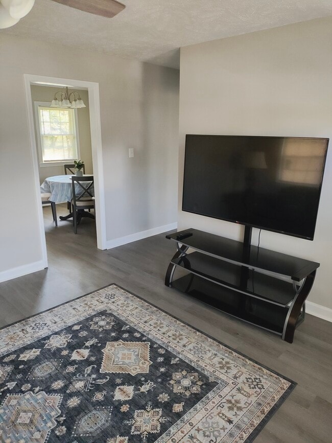 Building Photo - 6231 Lansford Dr