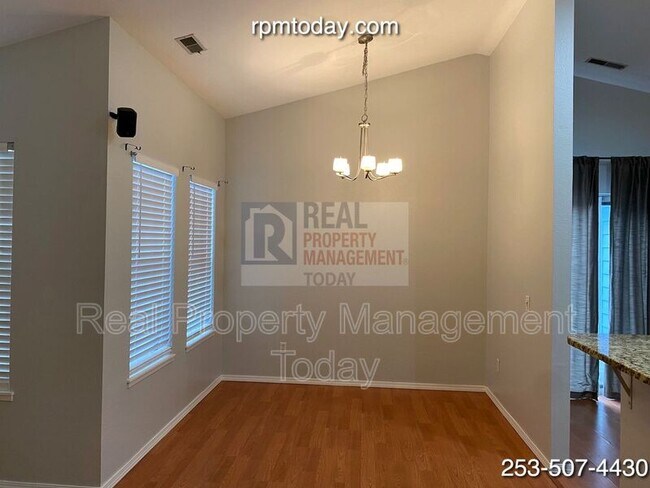 Foto del edificio - 4909 Winona Ct NE