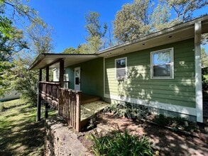 Building Photo - 5 Shady Cv Ln