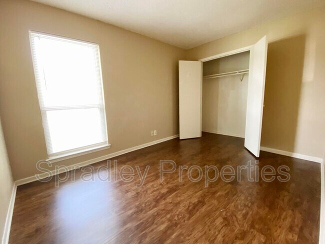 Building Photo - 1403 N 5th St