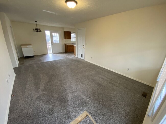 Foto del edificio - 3 Bedroom House Near the Clear Creek Trail