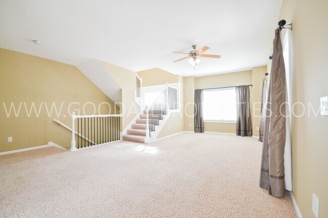 Foto del edificio - Beautiful 3 Bedroom Townhome in West Des M...