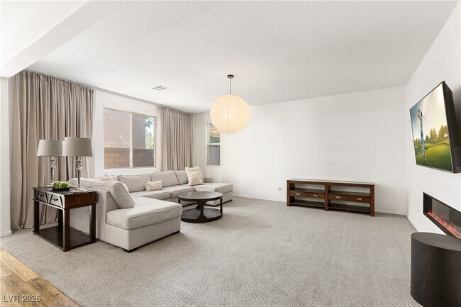 Foto del edificio - 5244 Fiery Sky Ridge St