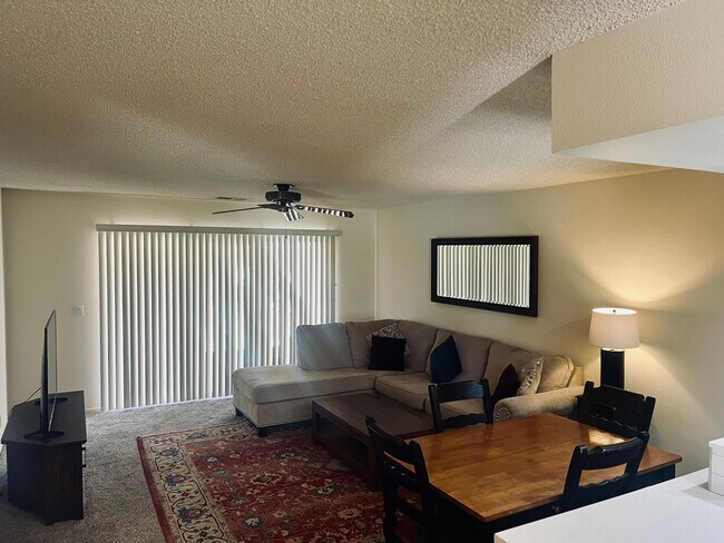 Foto del edificio - Affordable Comfort in 55+ Guard-Gated Comm...