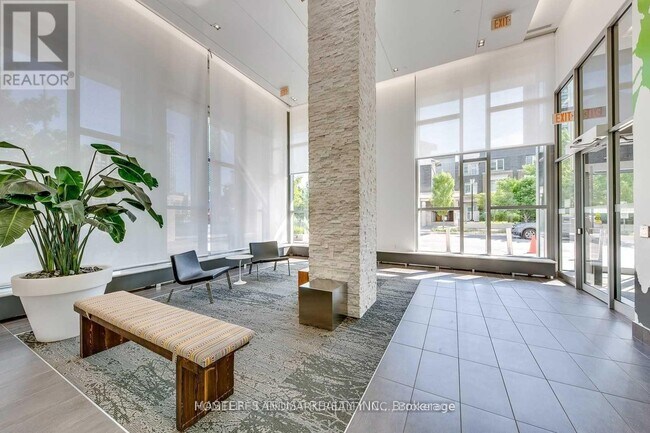 Photo du bâtiment - 365 Prince of Wales Dr