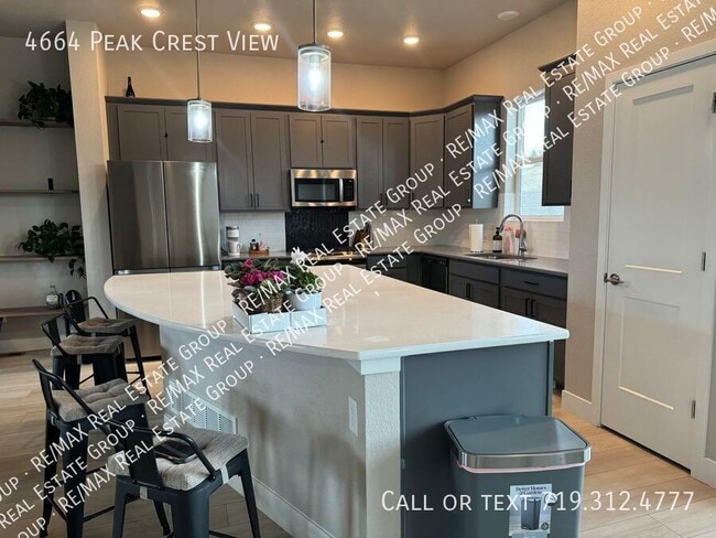 Foto del edificio - 4664 Peak Crst Vw