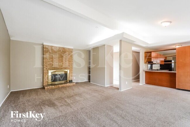 Foto del edificio - 2405 Brook Dr