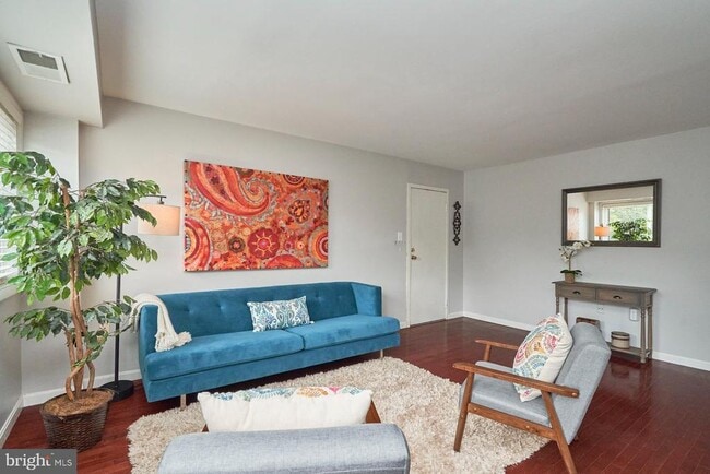 Foto del edificio - 3340 S 28th St