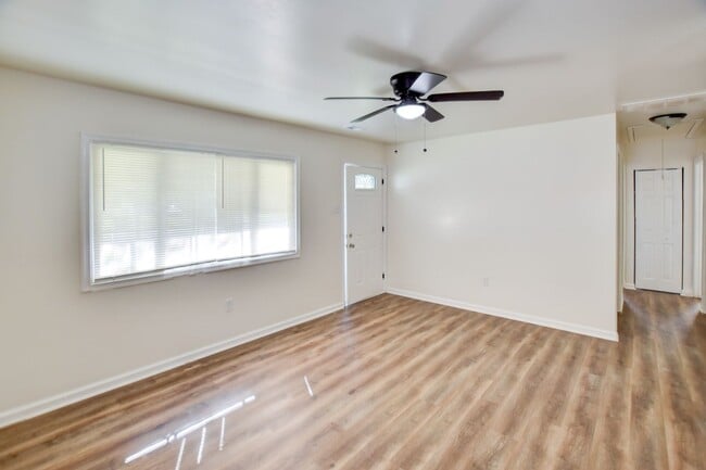 Building Photo - 1923 Bancroft Dr