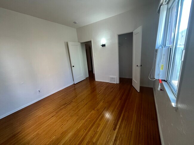 Foto del edificio - 1728 E 3rd St