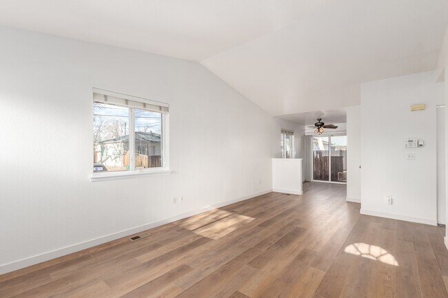 Foto del edificio - 3249 Madison St