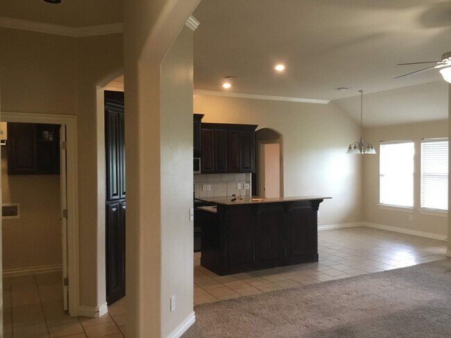 Building Photo - Ready to View!