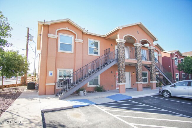 Foto del edificio - 8685 N Loop Dr