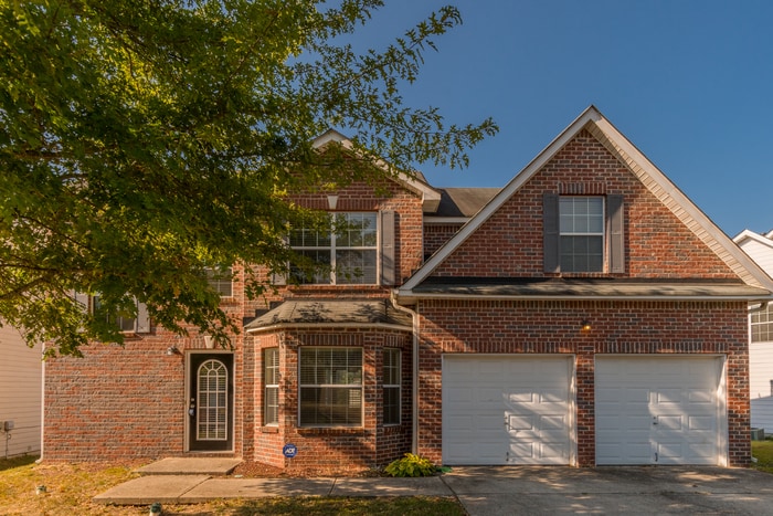 Foto principal - Spacious 4 bedroom 2.5 bath