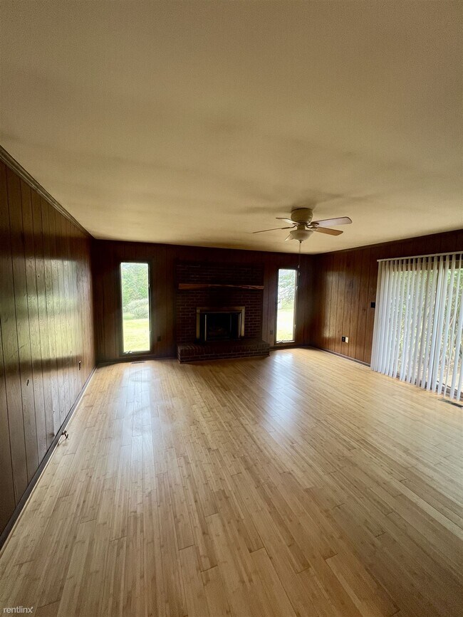 Building Photo - 3 br, 1 bath House - 629 Rand Rd