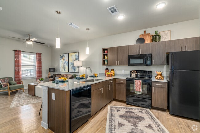 1BR, 1BA - 715SF - Kitchen - Southton Apartments