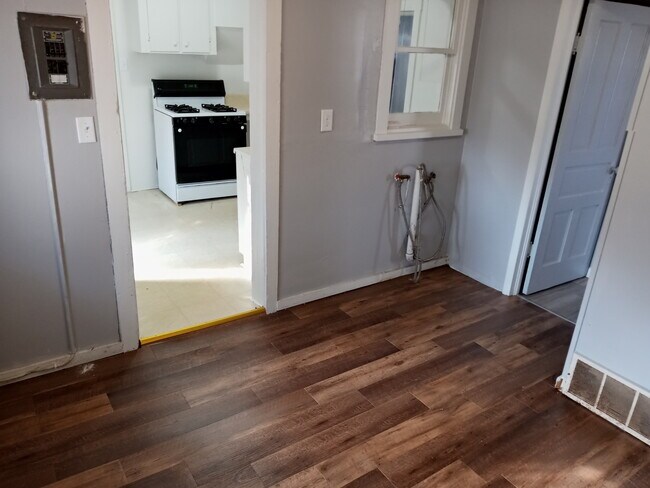 Building Photo - 508 N Cedar